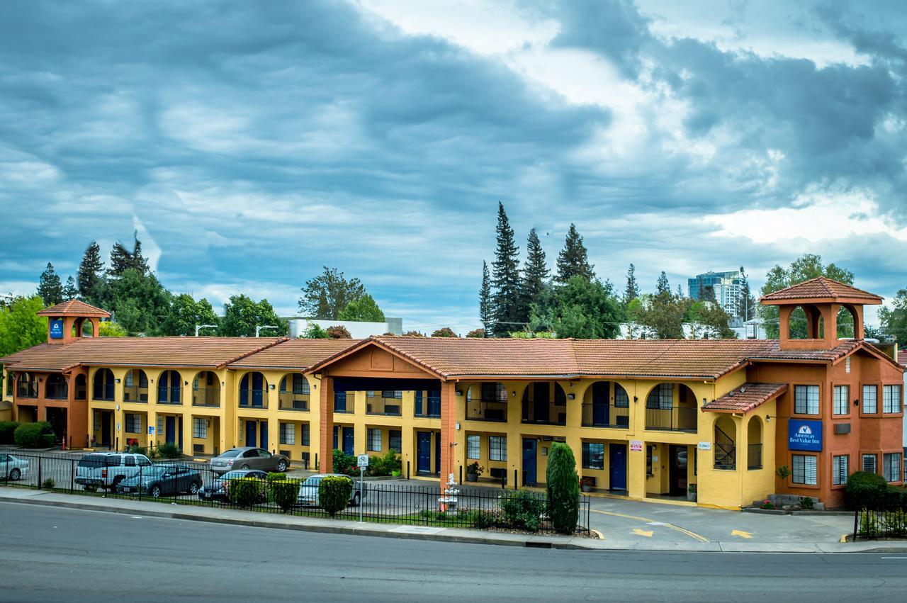 Crossroads Inn - Downtown Сакраменто Екстериор снимка